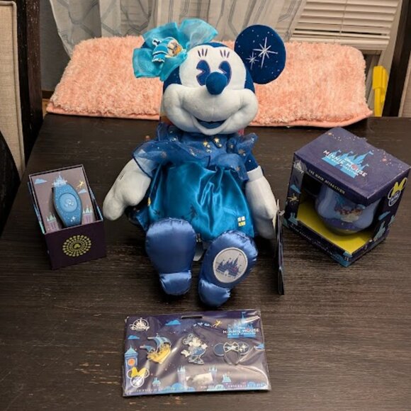 ⬇️PD⬇️DISNEY MINNIE+ Pin Set, Cup & Magic Band LIMITED RELEASE COLLECTIBLES - Picture 9 of 9